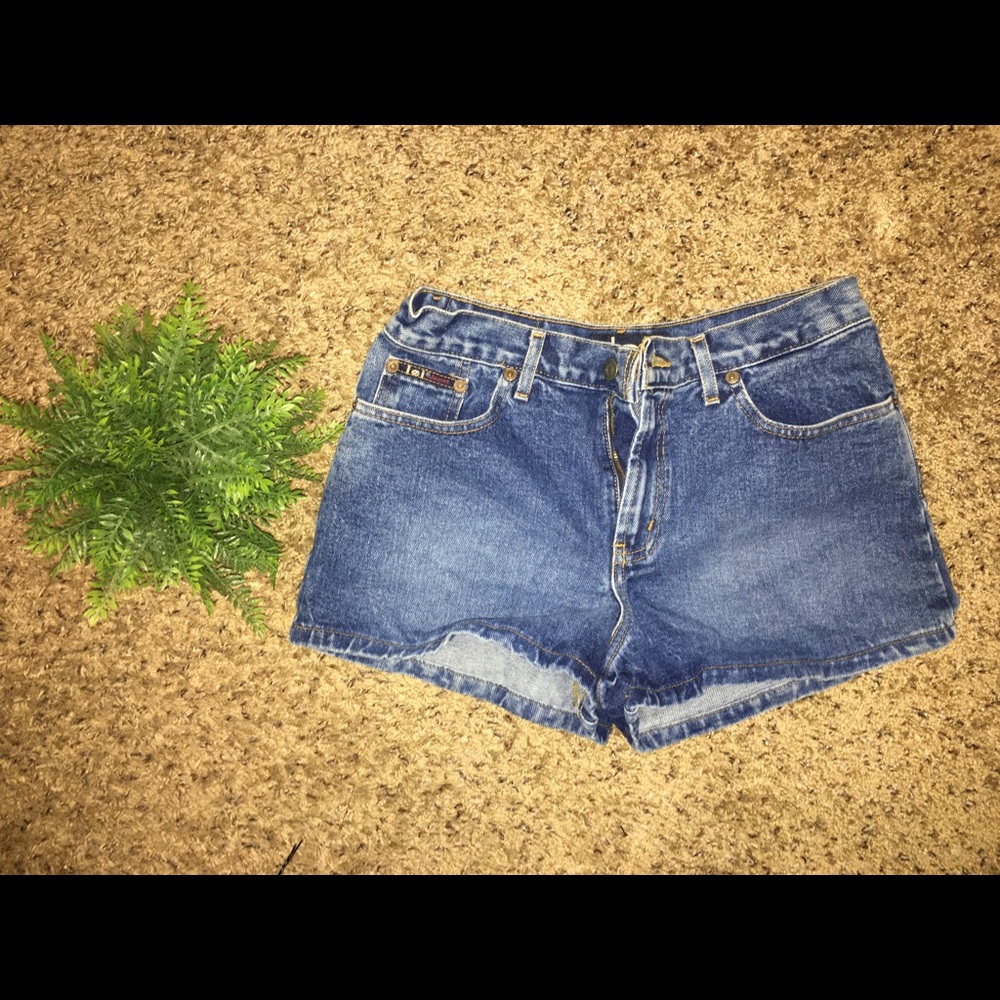 Mid/ high rise shorts
